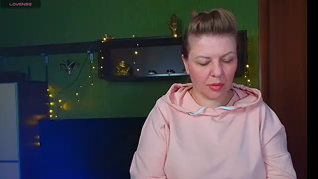 Snapshot of VeronikawGold chatting on 04.23.26 VeronikawGold online show from 04.23.26