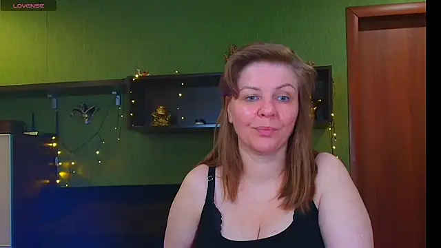Snapshot of VeronikawGold chatting on 04.25.26 VeronikawGold online show from 04.25.26