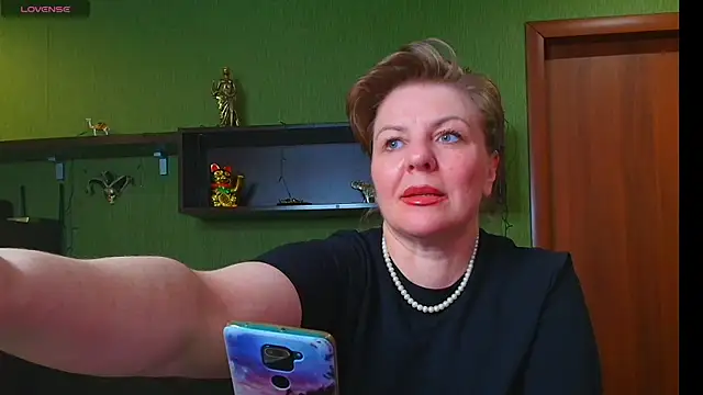 Snapshot of VeronikawGold chatting on 04.27.26 VeronikawGold online show from 04.27.26