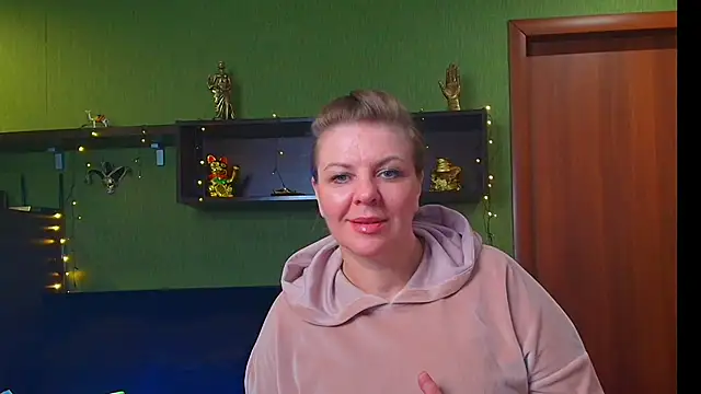 Snapshot of VeronikawGold chatting on 04.29.26 VeronikawGold online show from 04.29.26