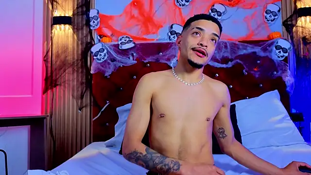 Snapshot of eross_chipre_ chatting on 10.24.25 eross chipre online show from 10.24.25