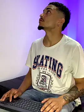 Snapshot of eross_chipre_ chatting on 10.26.25 eross chipre online show from 10.26.25