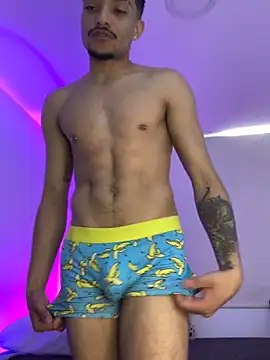 Snapshot of eross_chipre_ chatting on 11.14.25 eross chipre online show from 11.14.25