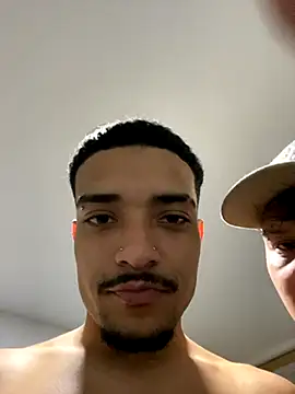 Snapshot of eross_chipre_ chatting on 11.15.25 eross chipre online show from 11.15.25