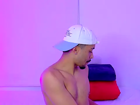 Snapshot of eross_chipre_ chatting on 11.20.25 eross chipre online show from 11.20.25