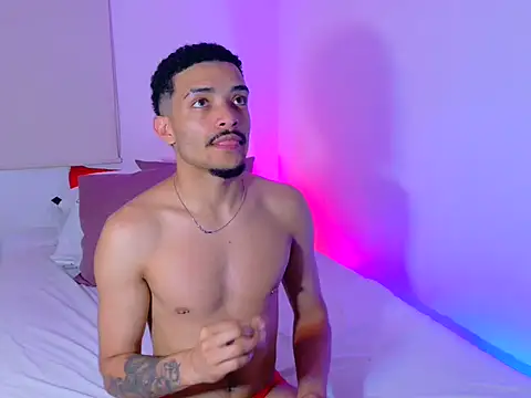 Snapshot of eross_chipre_ chatting on 12.13.25 eross chipre online show from 12.13.25