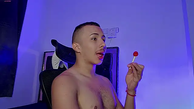 Snapshot of Donathoo1 chatting on 02.19.26 Donathoo1 online show from 02.19.26