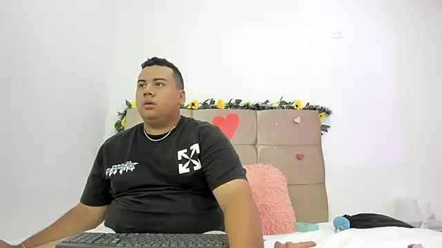 MICHAEL AND SHARON online show from 03.23.25