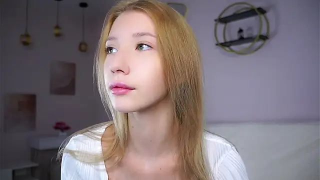 SunnivaCovil online show from 11.03.25