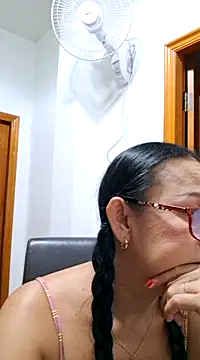 Snapshot of asiancouple13 chatting on 02.19.25 asiancouple13 online show from 02.19.25