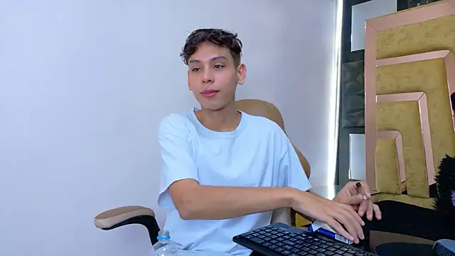 Snapshot of Noahoconor chatting on 09.11.25 Noahoconor online show from 09.11.25