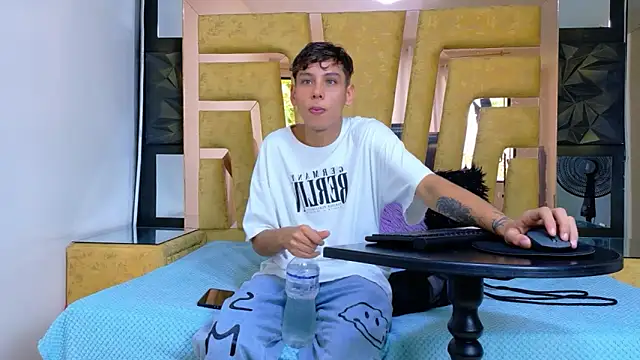 Snapshot of Noahoconor chatting on 09.12.25 Noahoconor online show from 09.12.25