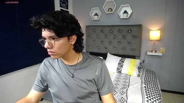 Snapshot of cheryl_bohareal chatting on 02.24.25 cheryl bohareal online show from 02.24.25