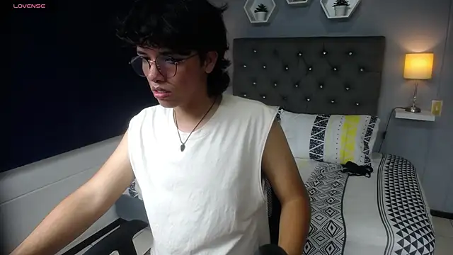 Snapshot of cheryl_bohareal chatting on 02.27.25 cheryl bohareal online show from 02.27.25