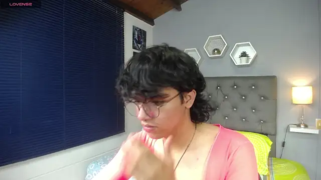 Snapshot of cheryl_bohareal chatting on 03.03.25 cheryl bohareal online show from 03.03.25