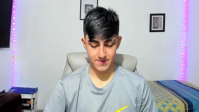 Snapshot of babymaik chatting on 10.17.25 babymaik online show from 10.17.25