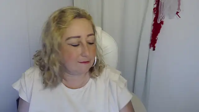 Snapshot of Mature_2025 chatting on 11.15.25 Mature 2025 online show from 11.15.25