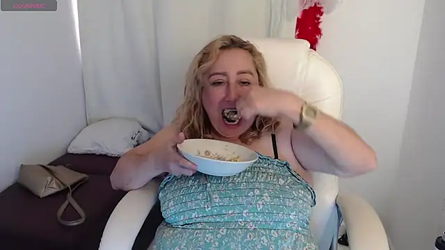 Snapshot of Mature_2025 chatting on 11.26.25 Mature 2025 online show from 11.26.25