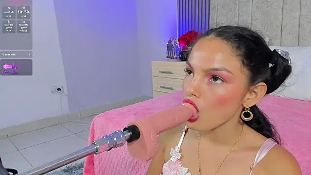 Snapshot of cutie_sarax1 chatting on 03.05.25 cutie sarax1 online show from 03.05.25