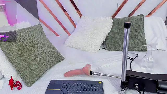 Snapshot of cutie_sarax1 chatting on 09.24.25 cutie sarax1 online show from 09.24.25