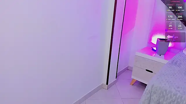 Snapshot of cutie_sarax1 chatting on 10.10.25 cutie sarax1 online show from 10.10.25