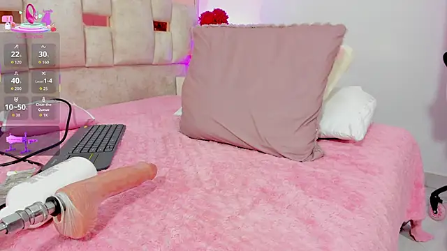 Snapshot of cutie_sarax1 chatting on 11.06.25 cutie sarax1 online show from 11.06.25