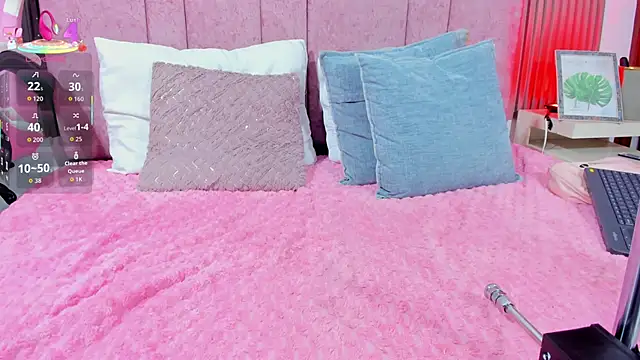 Snapshot of cutie_sarax1 chatting on 11.23.25 cutie sarax1 online show from 11.23.25