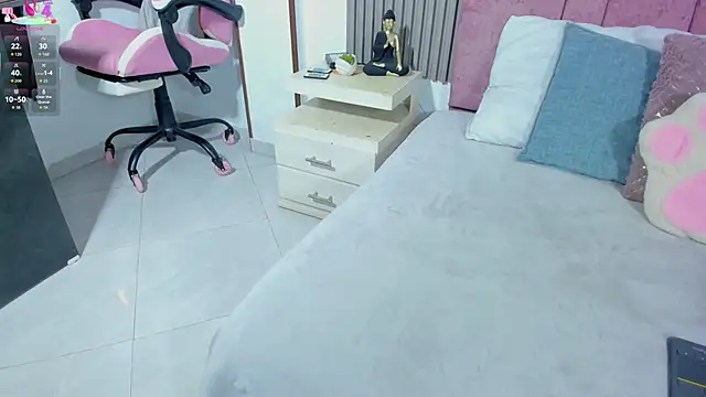 Snapshot of cutie_sarax1 chatting on 11.26.25 cutie sarax1 online show from 11.26.25