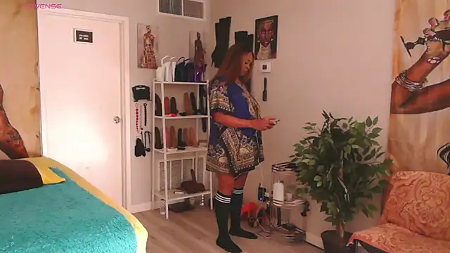 Queenanitadix online show from 02.20.25