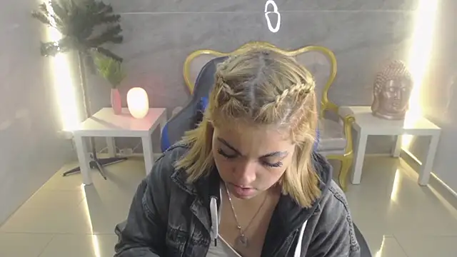 Snapshot of lili_conor_s chatting on 03.13.25 lili conor s online show from 03.13.25