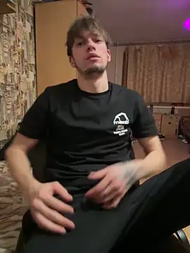 Snapshot of frama666 chatting on 02.24.25 frama666 online show from 02.24.25