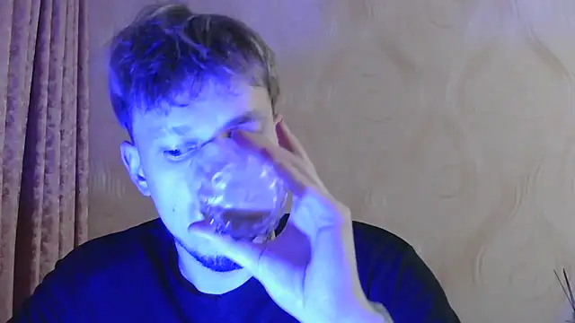 Snapshot of frama666 chatting on 11.24.25 frama666 online show from 11.24.25