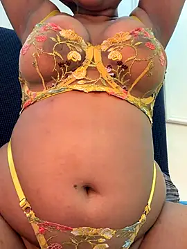 Snapshot of isha_sassy chatting on 11.26.25 isha sassy online show from 11.26.25