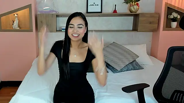 Snapshot of Lucia_Brown_ chatting on 02.28.25 Lucia Brown online show from 02.28.25