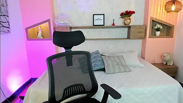 Snapshot of Lucia_Brown_ chatting on 03.06.25 Lucia Brown online show from 03.06.25