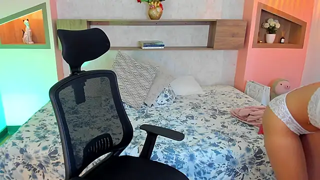 Snapshot of Lucia_Brown_ chatting on 03.22.25 Lucia Brown online show from 03.22.25