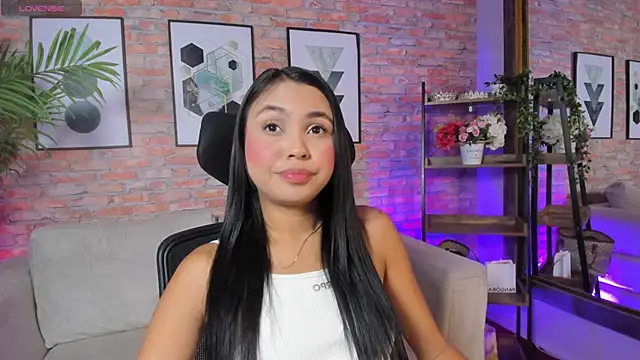 Snapshot of Lucia_Brown_ chatting on 09.26.25 Lucia Brown online show from 09.26.25