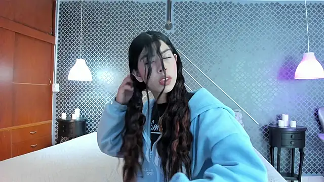 Cassie bloom online show from 06.15.26