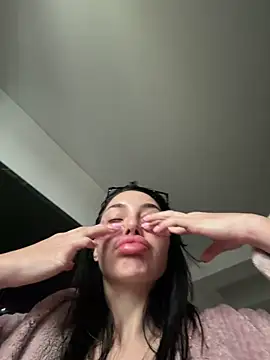 Mia Splash online show from 02.07.26