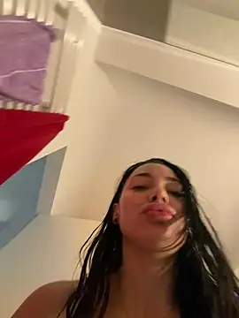 Mia Splash online show from 04.05.26