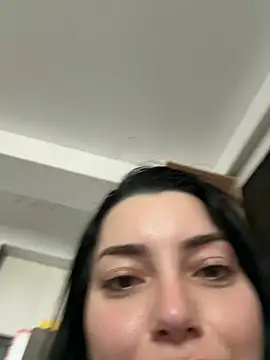 Mia Splash online show from 04.17.26