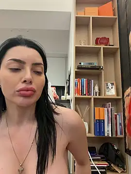 Mia Splash online show from 05.19.26