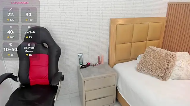 Snapshot of MEGANZARICK chatting on 09.18.25 MEGANZARICK online show from 09.18.25