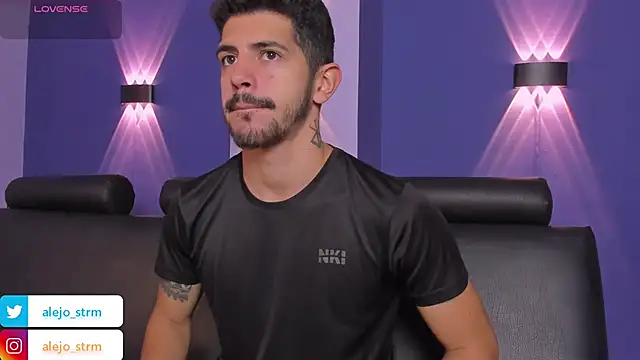 Snapshot of AlejandroStormm chatting on 09.16.25 AlejandroStormm online show from 09.16.25