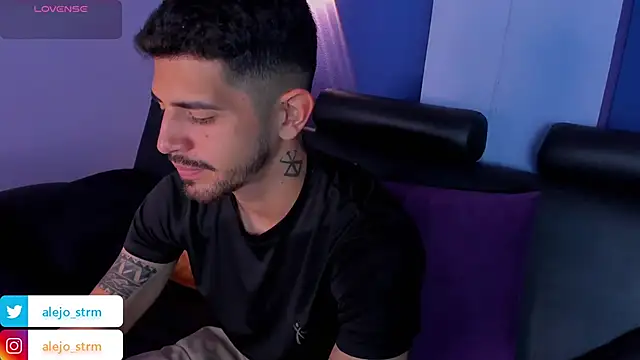 Snapshot of AlejandroStormm chatting on 10.03.25 AlejandroStormm online show from 10.03.25