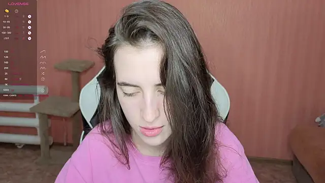 Snapshot of reaiss chatting on 11.18.25 reaiss online show from 11.18.25