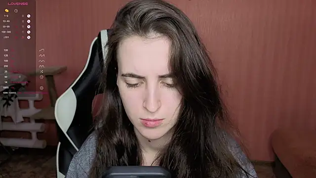 Snapshot of reaiss chatting on 11.28.25 reaiss online show from 11.28.25