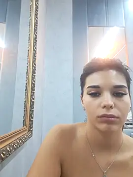 Snapshot of Bella_Posh chatting on 11.04.25 Bella Posh online show from 11.04.25