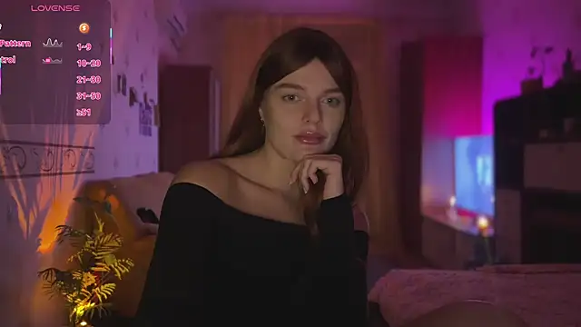 Snapshot of CherryRed_Girl chatting on 10.23.25 CherryRed Girl online show from 10.23.25