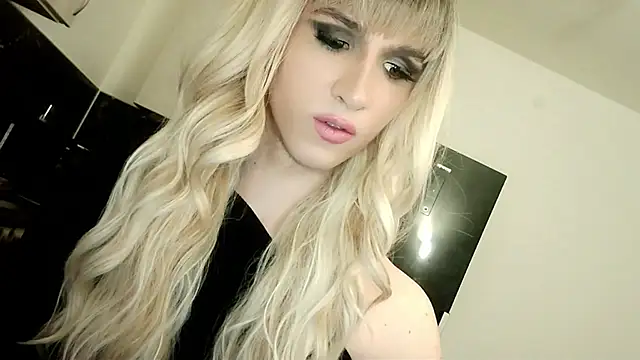 Snapshot of hellenspellman chatting on 03.08.25 hellenspellman online show from 03.08.25